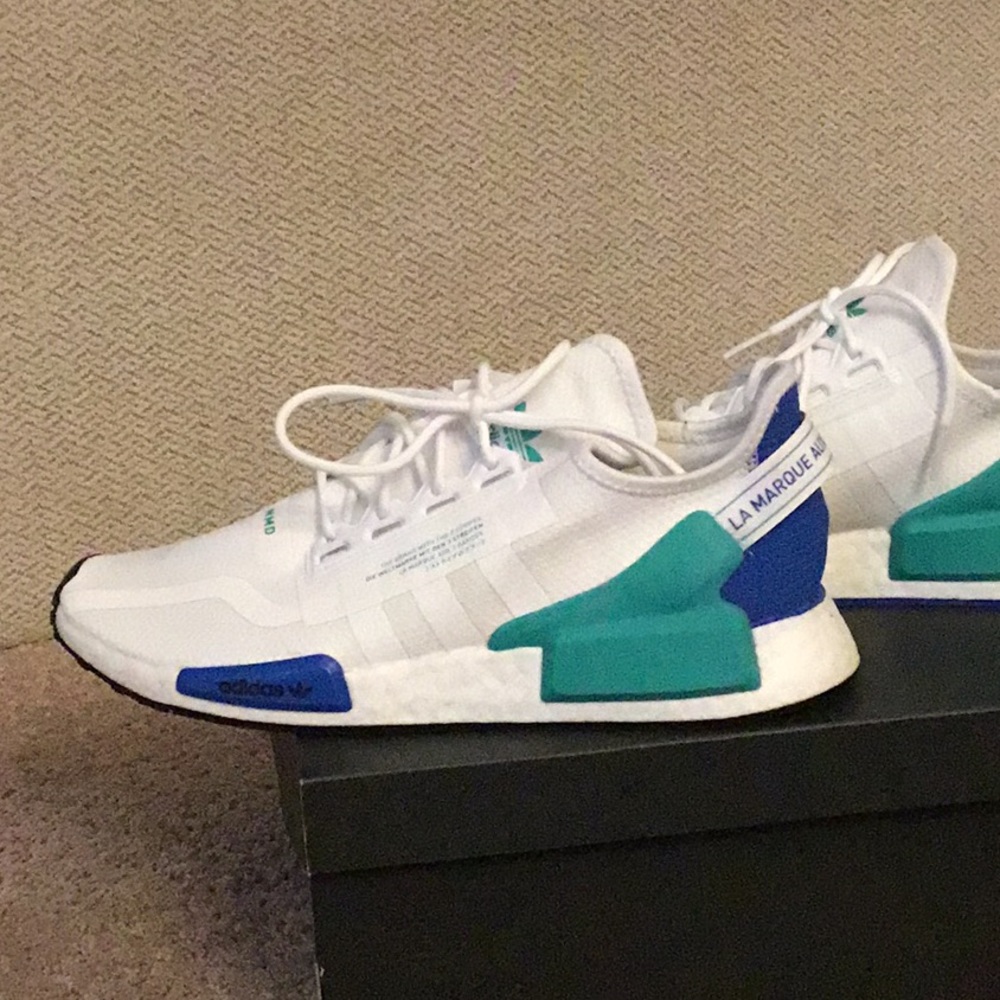 Adidas NMD R1V2